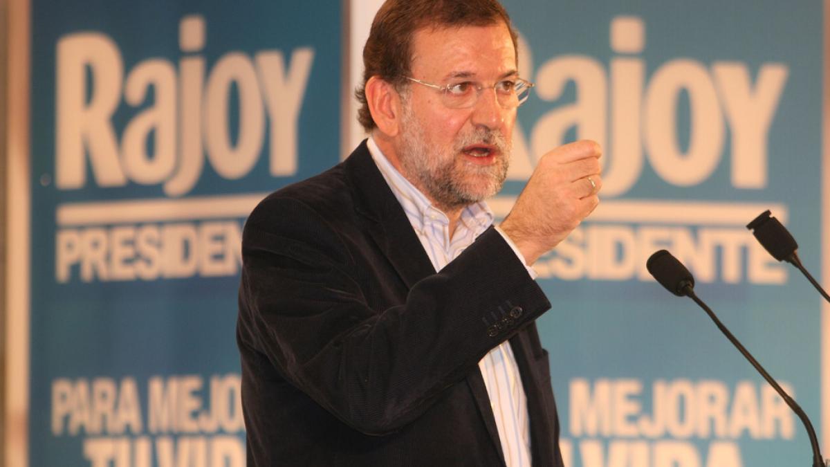 premierul spaniol mariano rajoy lovit cu pumnul in fata in timpul unui eveniment electoral in galicia