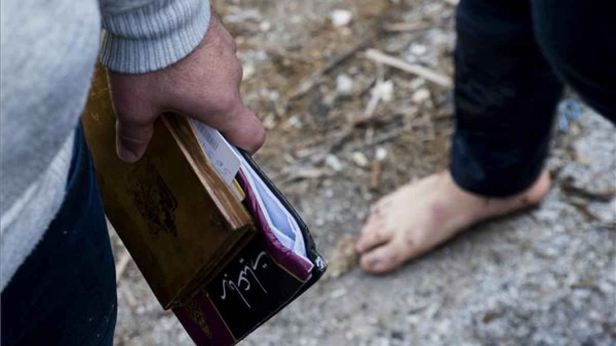 De ce danezii vor să confişte bijuteriile migranţilor