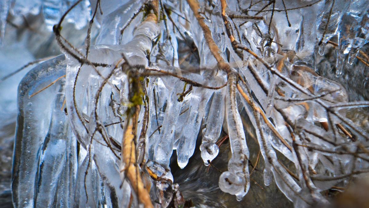 Ger cumplit sâmbătă dimineaţa în România. Minus 24 de grade în Ceahlău