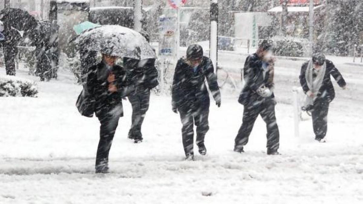 Infotrafic: Ninge ușor în sud-vestul țării, însă nu au fost semnalate probleme privind fluența circulației rutiere