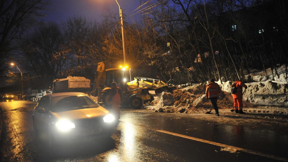 Firmele de salubrizare din Bucureşti, amendate că nu au curăţat zăpada
