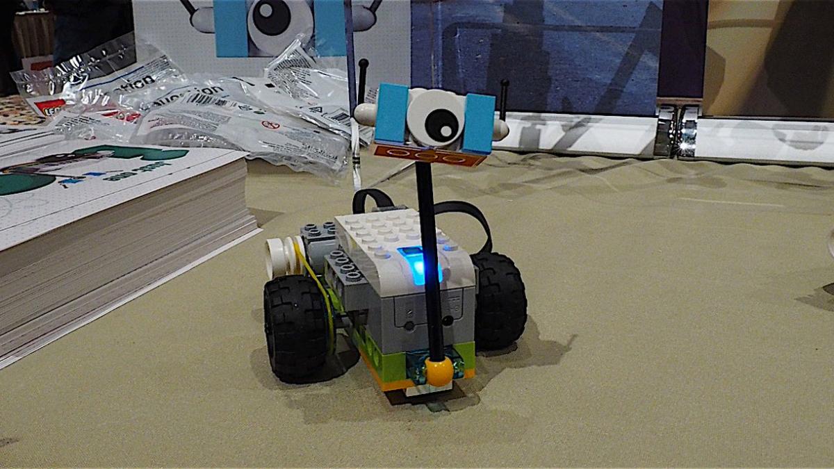 video lego prezinta la ces 2016 un chit pentru invatarea inigineriei si stiintei