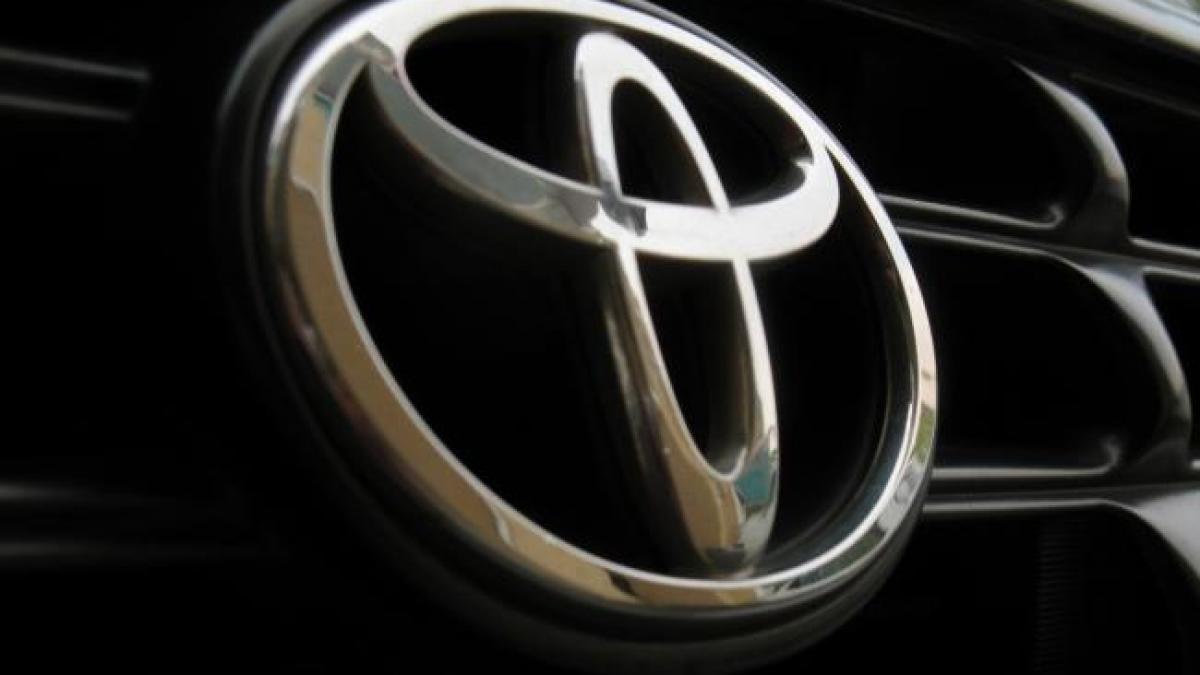Toyota îşi menţine titlul de cel mai mare producător auto în 2015, depăşind Volkswagen 