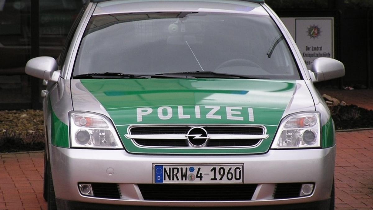 Proteste la Koln. Poliţia a întrerupt manifestaţiile, după ce protestatarii de extremă dreapta au devenit violenţi 