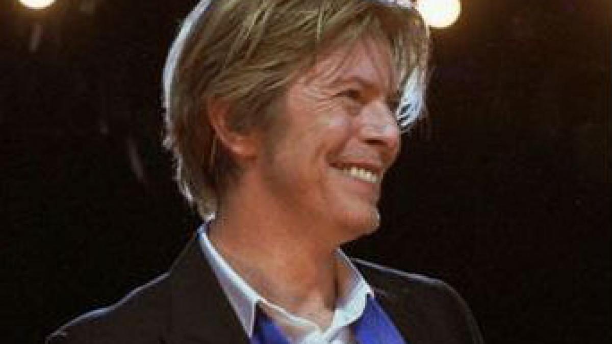 doliu in muzica internationala a murit legendarul muzician britanic david bowie
