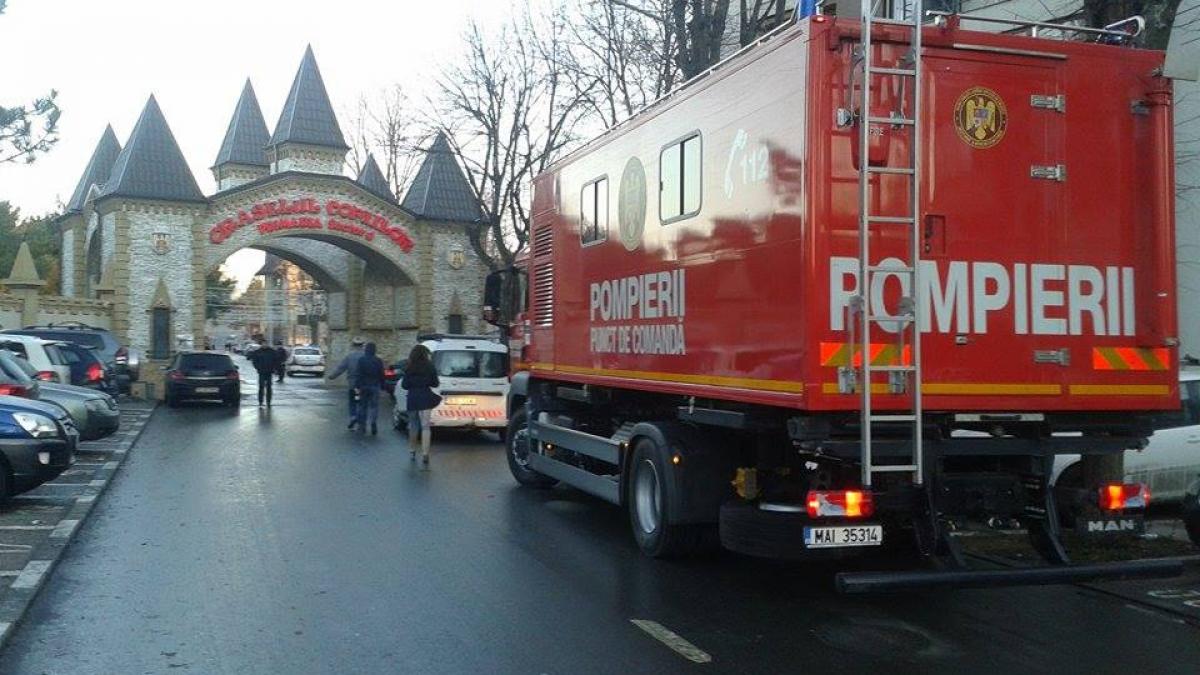 FOTO. Incendiu la un restaurant din Orășelul Copiilor 