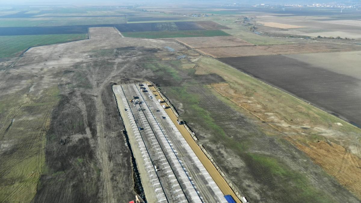 Lucrările la aeroportul internaţional Braşov-Ghimbav vor continua în acest an. Fondurile provin dintr-un credit bancar 