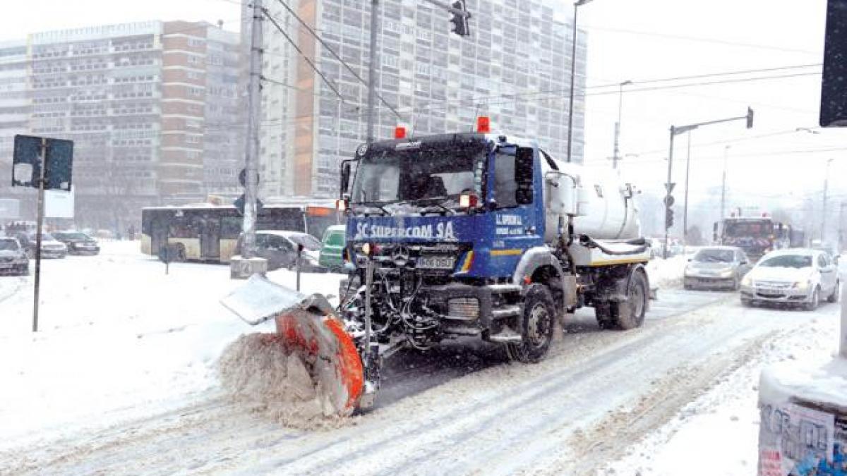Utilaje de deszăpezire relocate relocate de la Timișoara, Cluj, Brașov, pentru intervenții în sudul și sud-estul țării