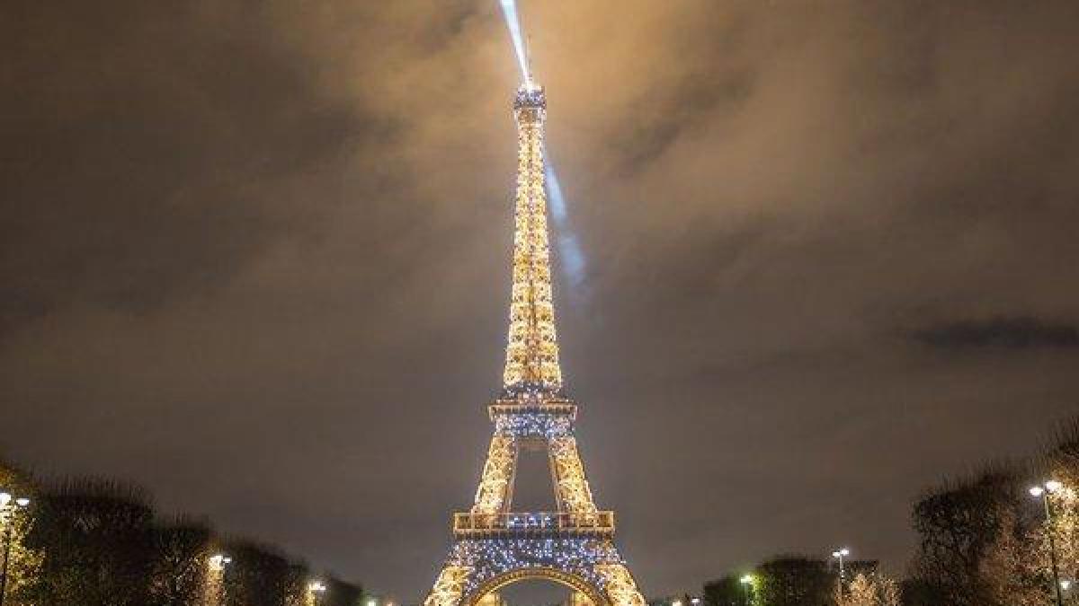 Turnul Eiffel, vizitat de aproape 7 milioane de persoane în 2015. Numărul turiștilor e în scădere, după atentate