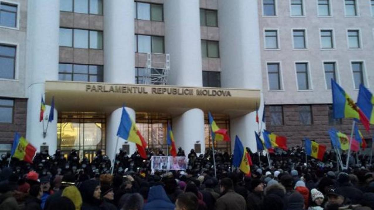 Guvernul de la Chişinău va invita o misiune FMI pentru un nou acord 