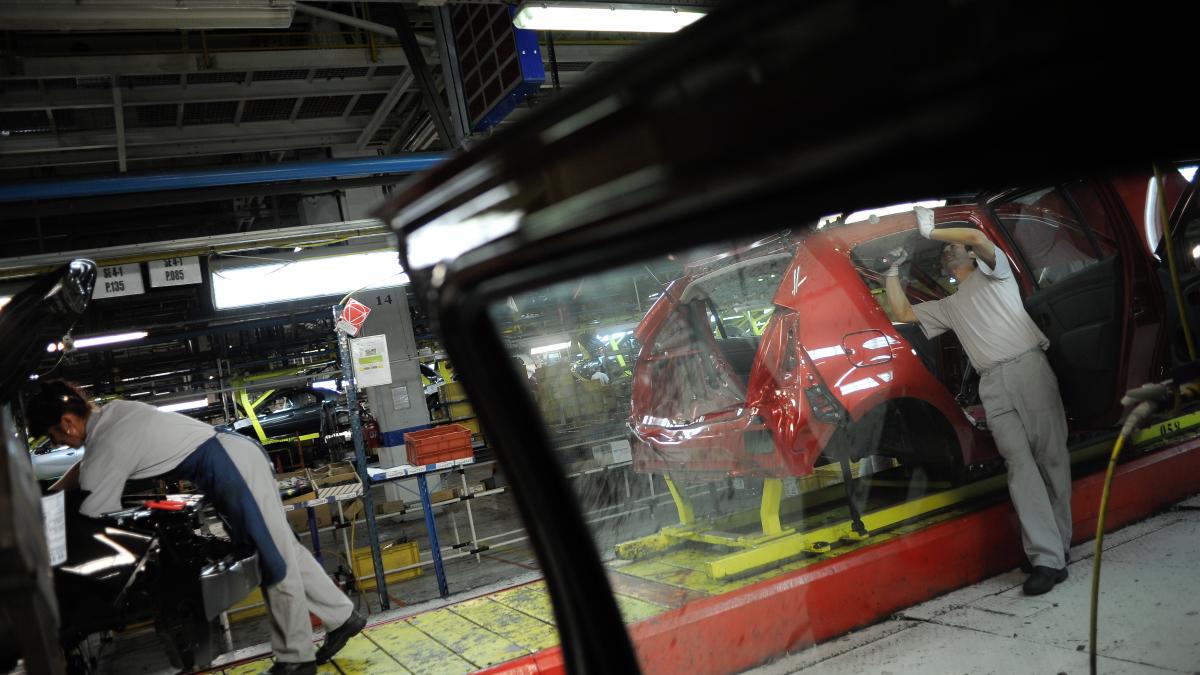 Gerul din România afectează industria auto. Fabrica Renault din Algeria, închisă