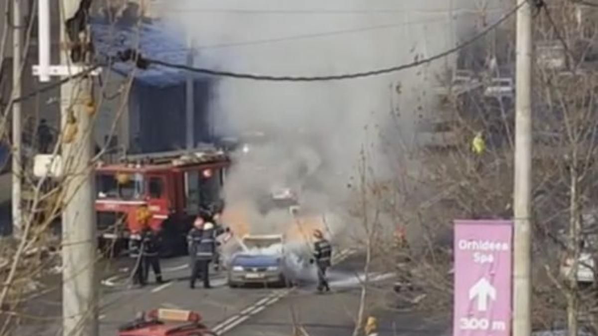 Bărbatul care şi-a incendiat maşina la CSM, cercetat pentru distrugere şi îngreunarea circulaţiei 