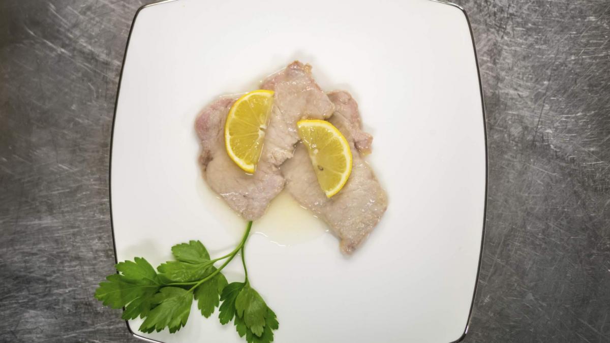 Escalop de vitel in sos de lamaie