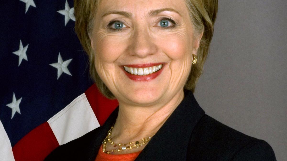New York Times o sustine pe Hillary Clinton