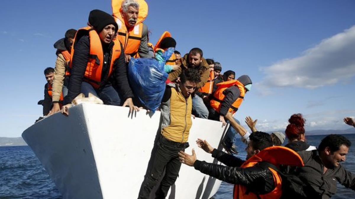 9 migranţi, între care 2 bebeluşi, s-au înecat în largul coastei de vest a Turciei 