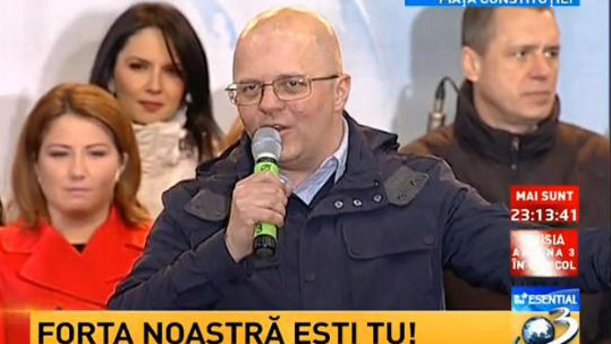 Adrian Ursu: Cu o semnătură, Băsescu a scos din case sute de oameni. Așa cum ne scot și pe noi afară din sedii