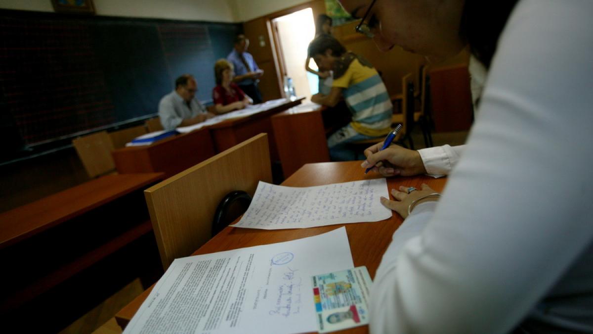 SUBIECTE EVALUARE NAŢIONALĂ - Elevii clasei a VIII-a au susţinut prima probă simulării Evaluării Naţionale