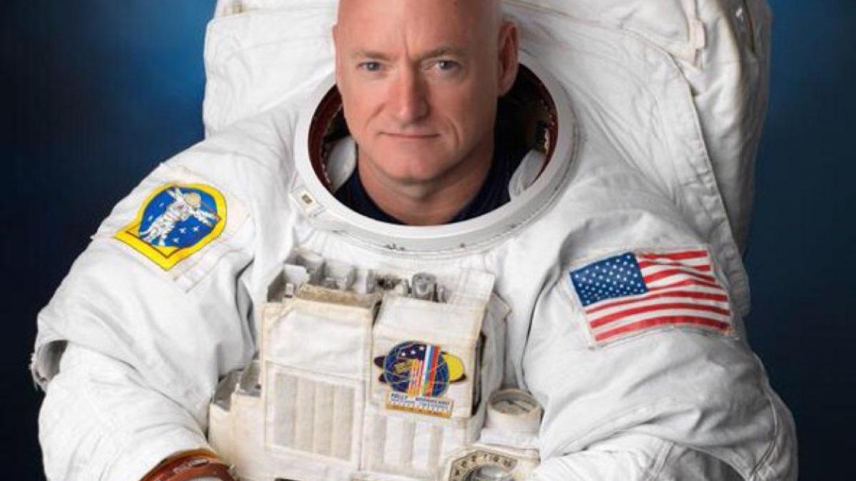 După 340 de zile în spaţiu, astronautul american Scott Kelly este nerăbdător să facă o baie în piscină 