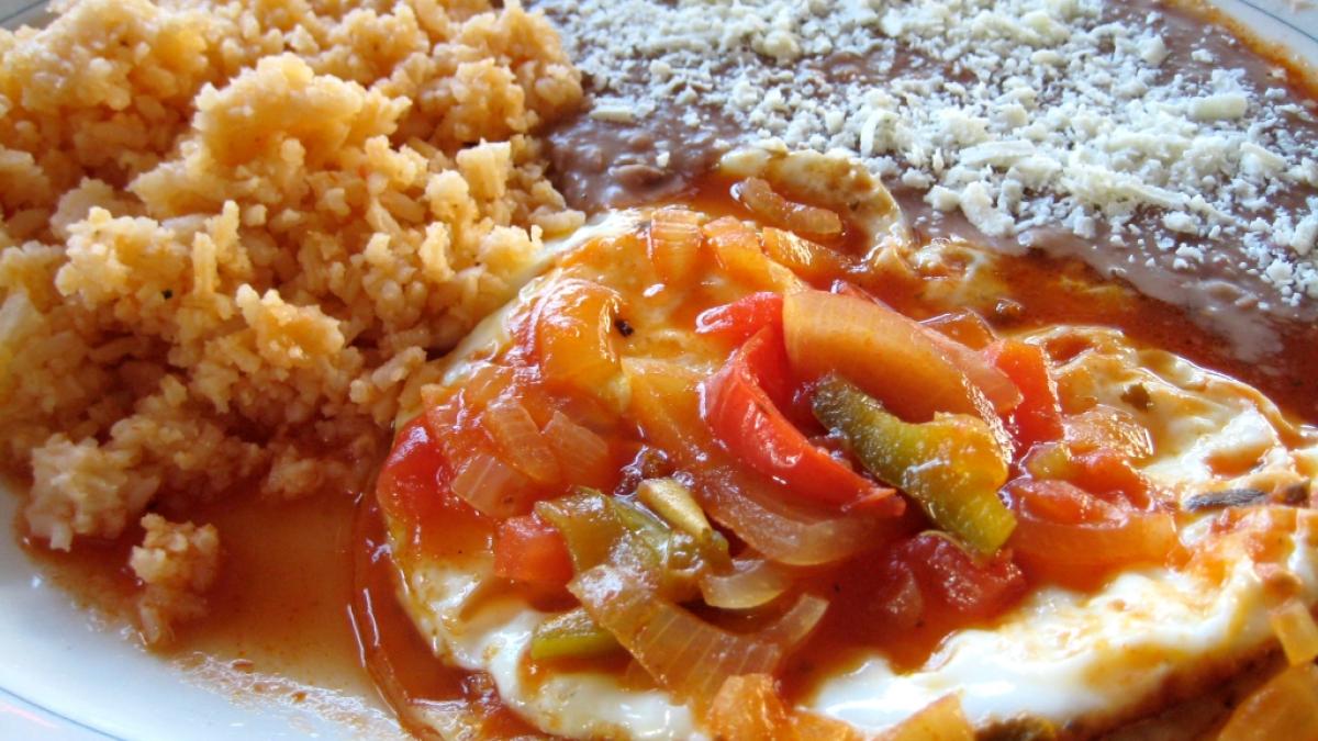 Huevos Rancheros, adică ouă ochiuri țărănești mexicane