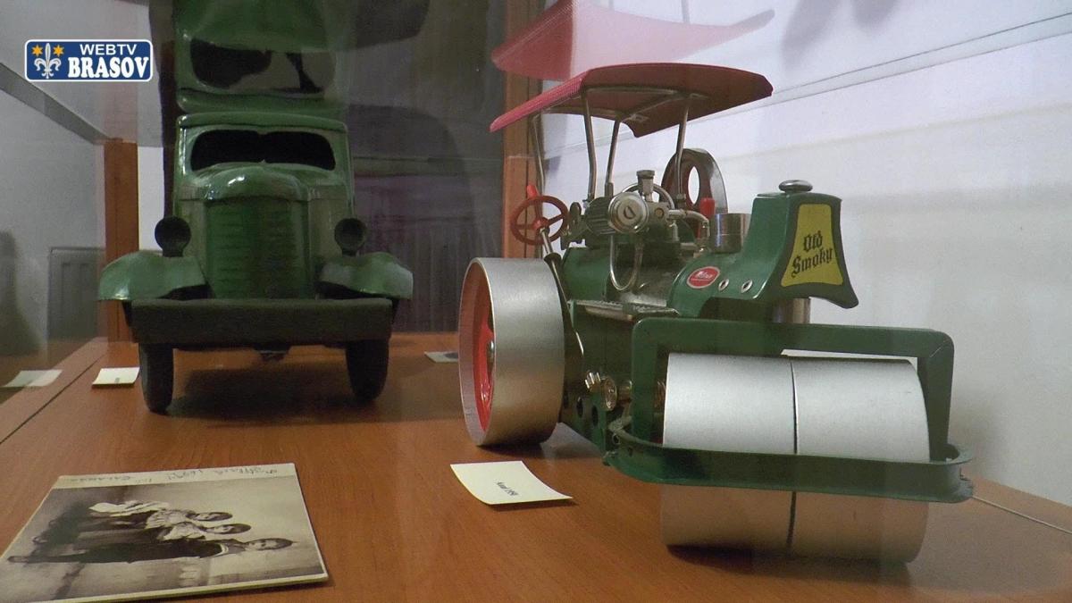 Expoziţie de jucării vechi la Bran 