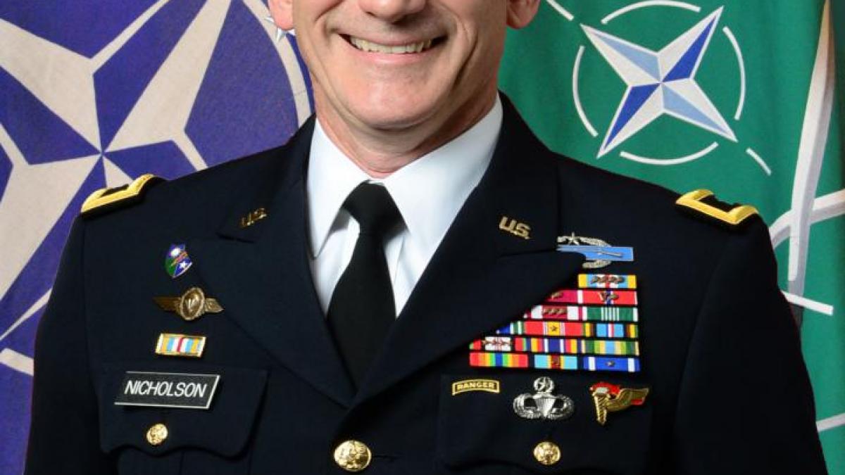  Schimbare la comanda trupelor din Afganistan