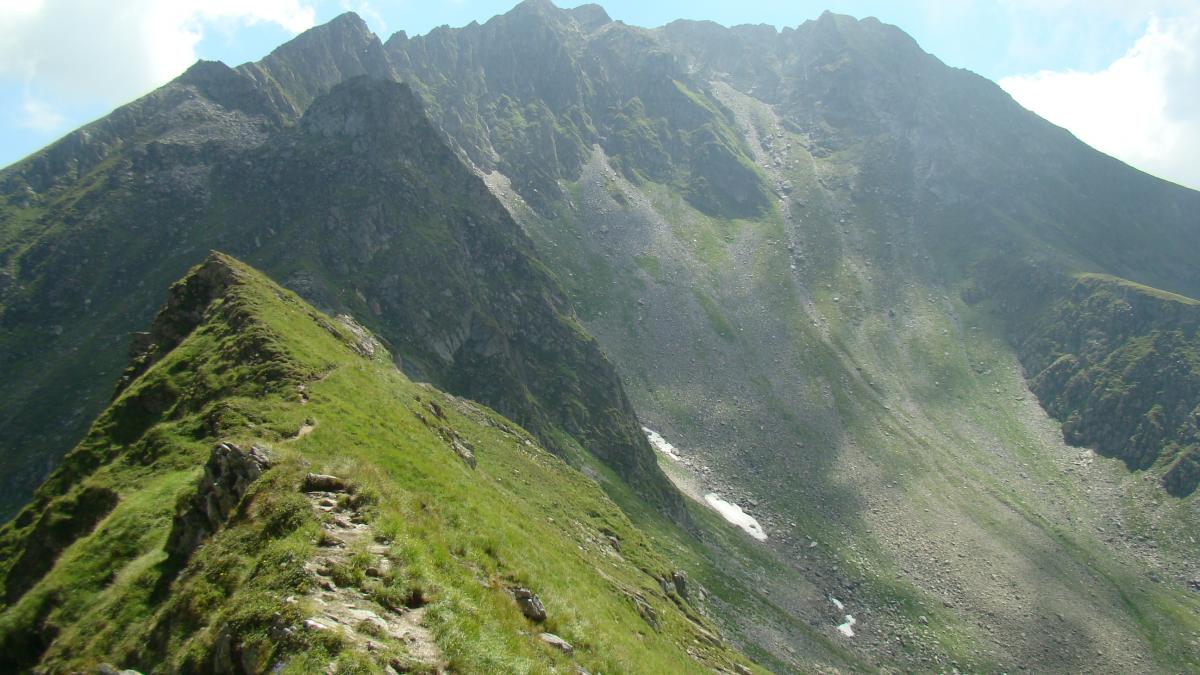 Turistul accidentat în munții Făgăraș a decedat