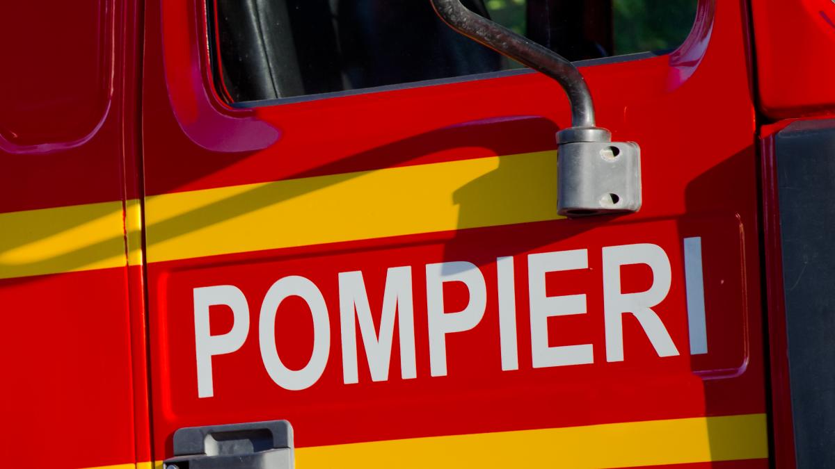 Incendiu într-un bloc din cartierul Titan din Capitală. Toti locatarii au fost evacuați