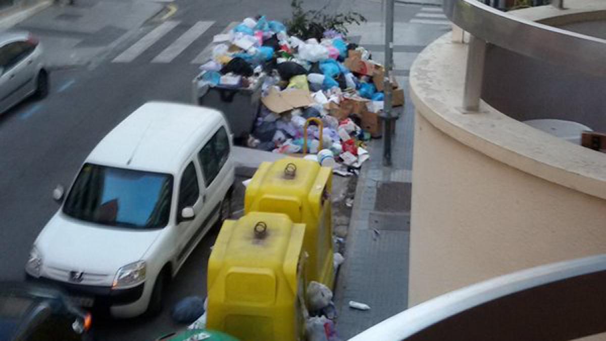 video greva lucratorilor de salubritate din malaga spania a transformat orasul intr un munte de gunoi