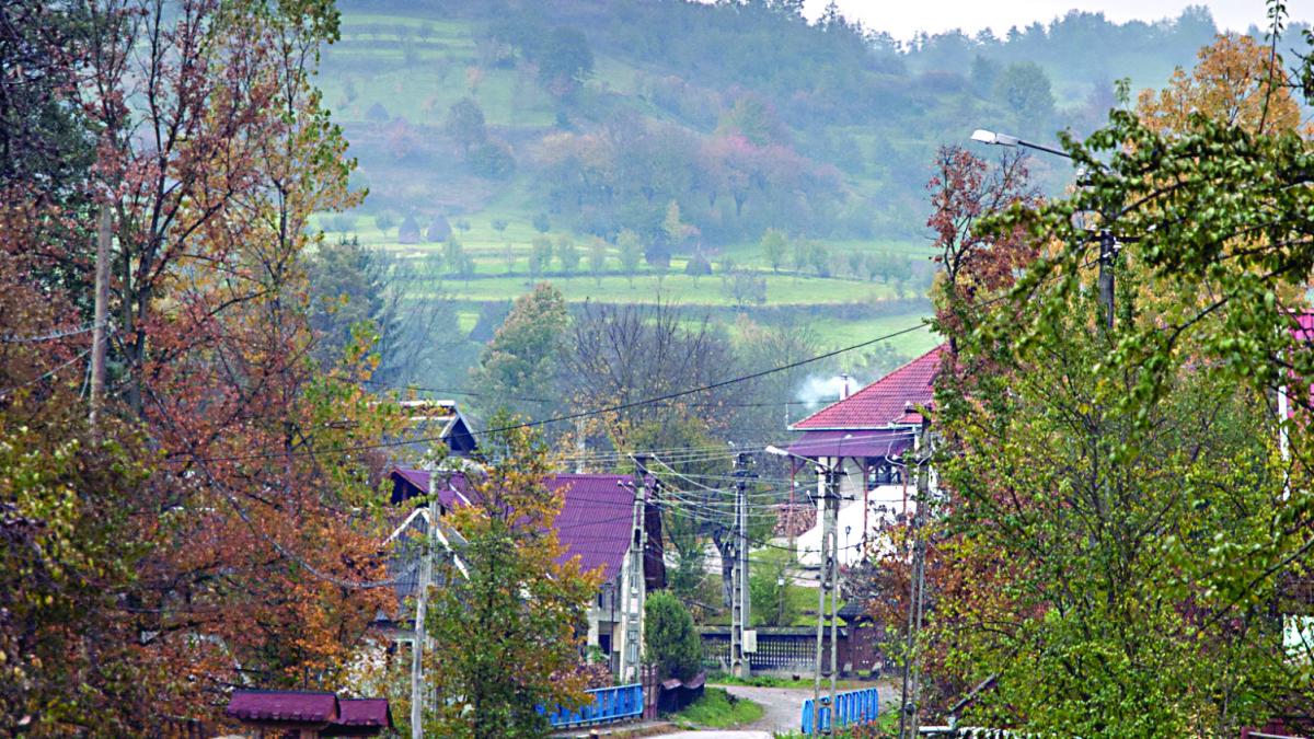 Şoselele rurale. Printre găuri există şi asfalt