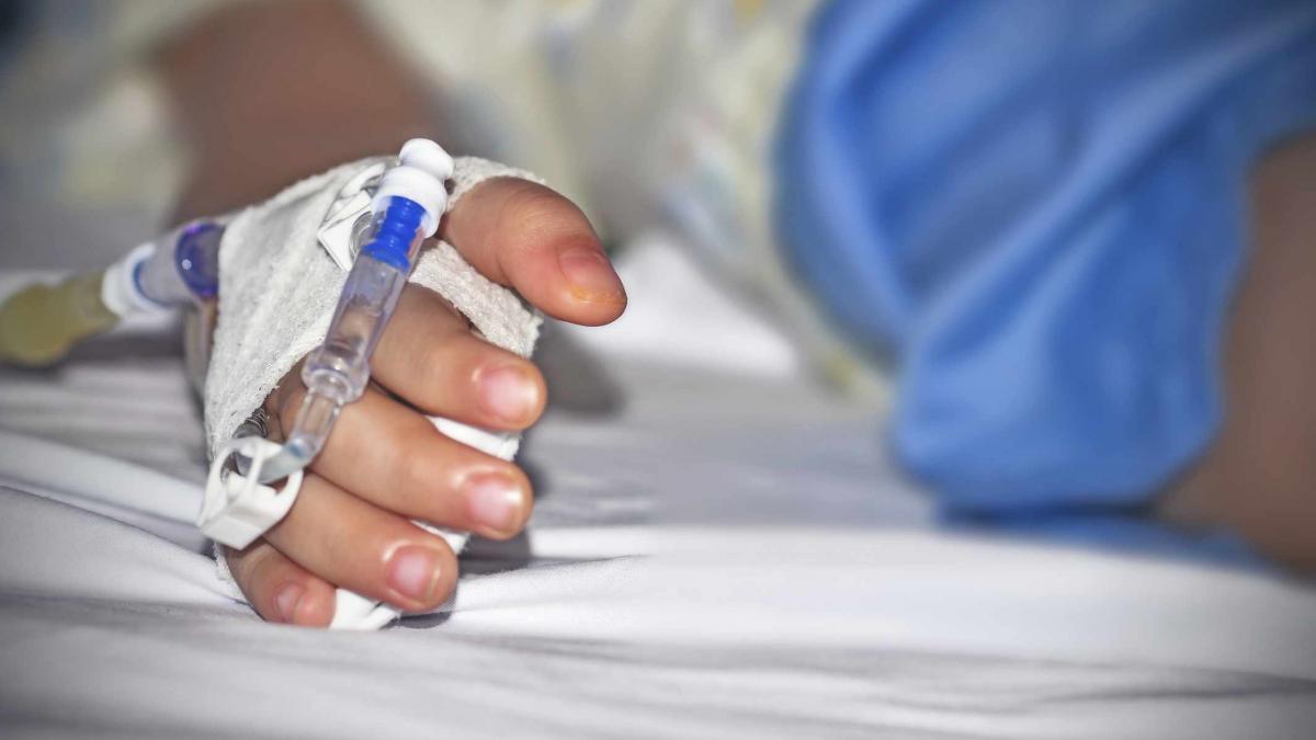 TRAGEDIE in Bacau. Un copil de 4 ani a MURIT la câteva ore după ce medicii l-au trimis acasă  