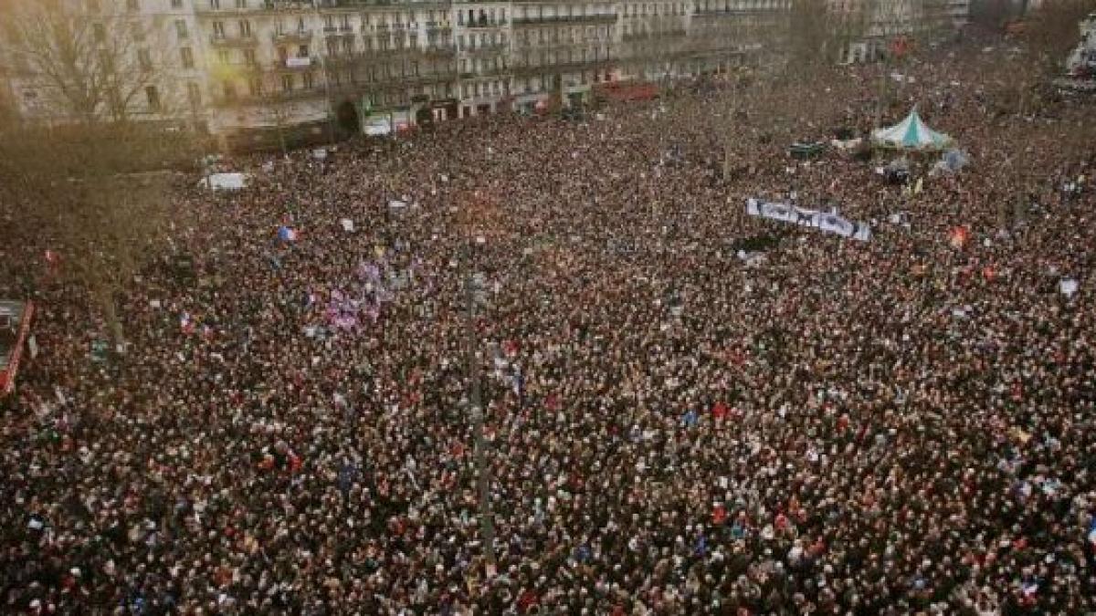 video protest violent la paris mii de liceeni au luat cu asalt strazile capitalei franceze politia a utilizat gaze lacrimogene