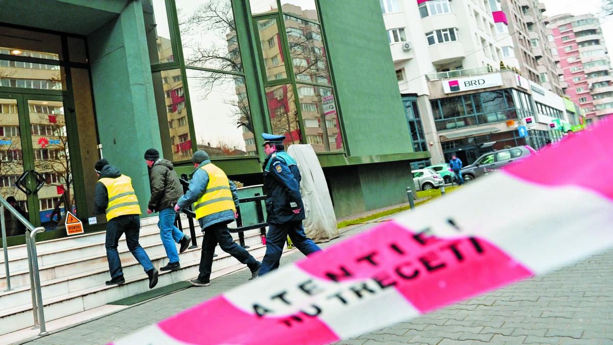 Criminaliști sancționați pentru „lipsă abțibilduri”