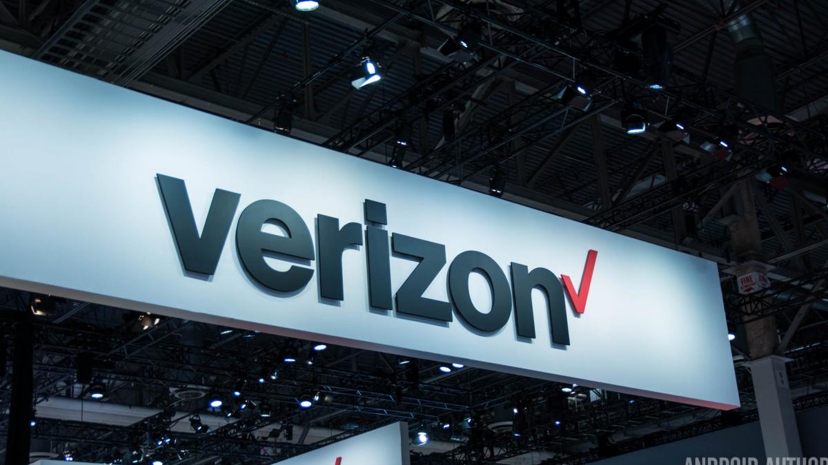 SUA: Bază de date a unei companii aparținând gigantului Verizon, copiată de hackeri şi scoasă la vânzare online 