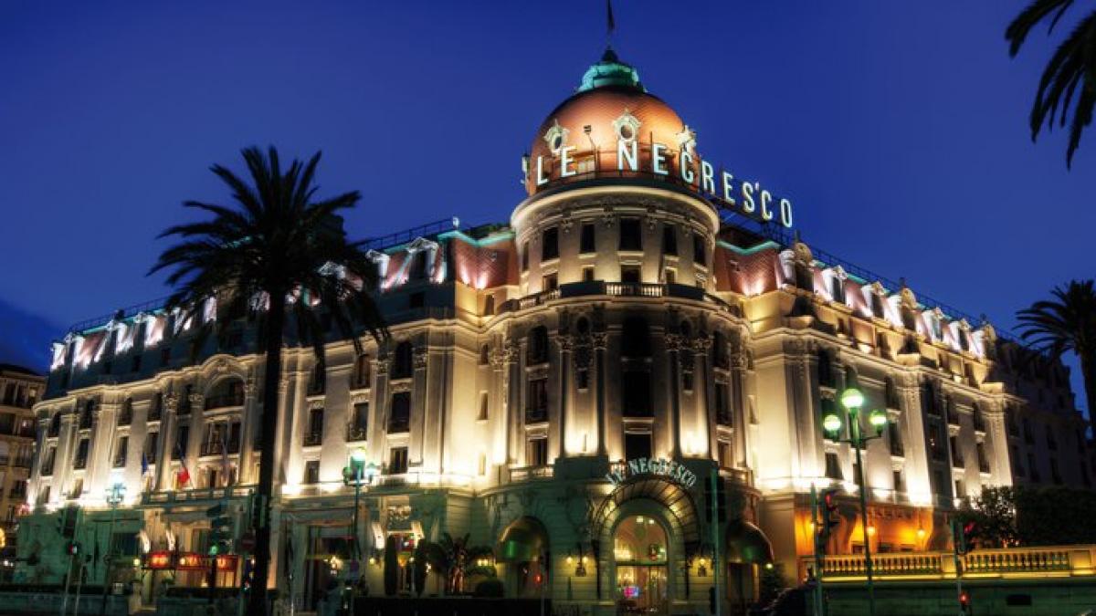 video romanul cu origini rome care a impus standardele luxului la nisa si legendarul sau hotel de pe croazeta