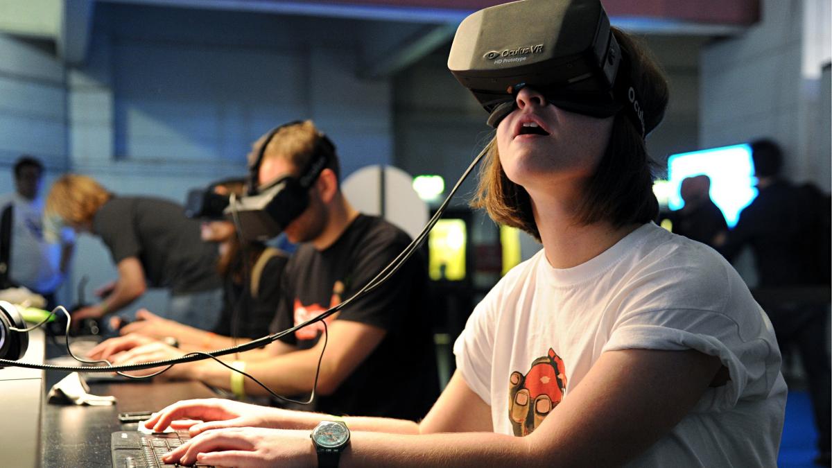 Oculus a început livrările ochelarilor Rift pentru realitatea virtuală