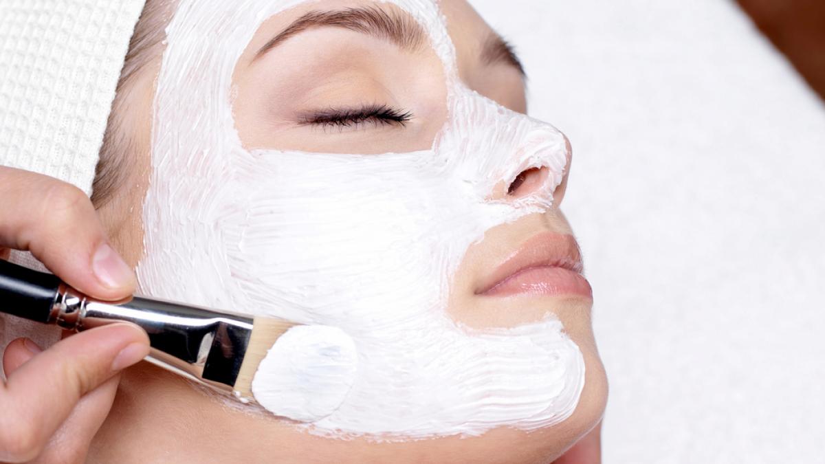 Aplicați acest tratament facial o dată pe săptămână, iar rezultatele vă vor uimi