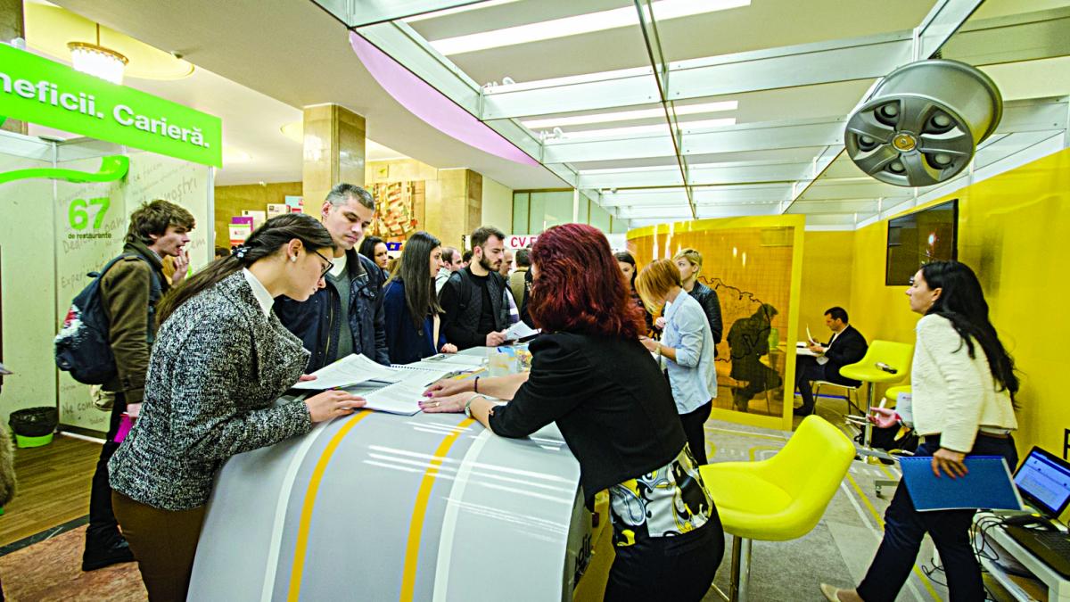 Puţini români pleacă la muncă legal în UE