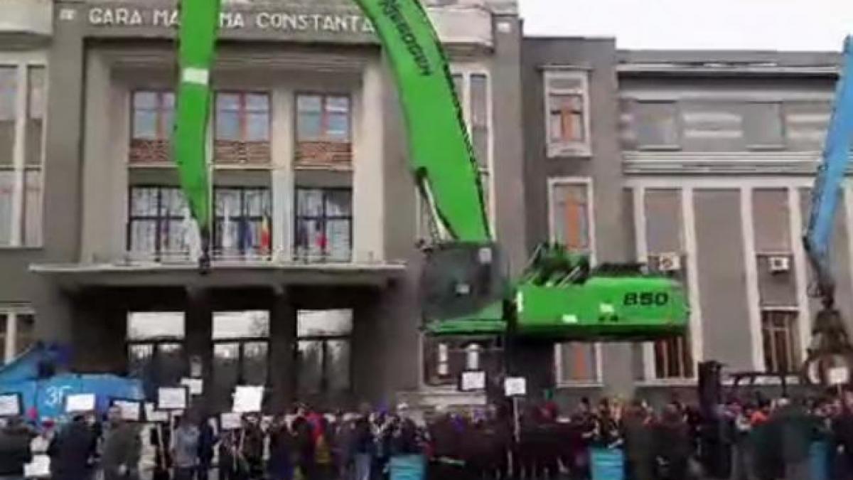 Protest în Portul Constanţa. Peste 150 de salariaţi cer demiterea administraţiei 