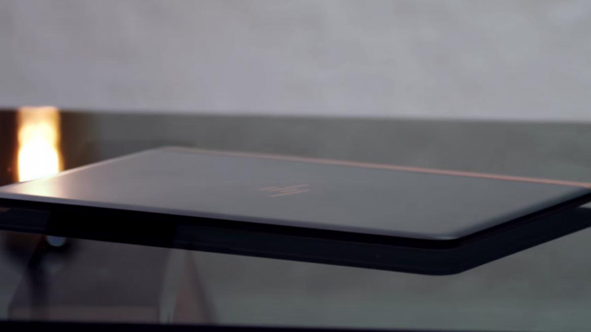 S-a lansat cel mai subţire laptop din lume