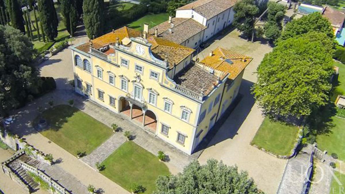 Vila Monei Lisa este de vânzare. Cât costă