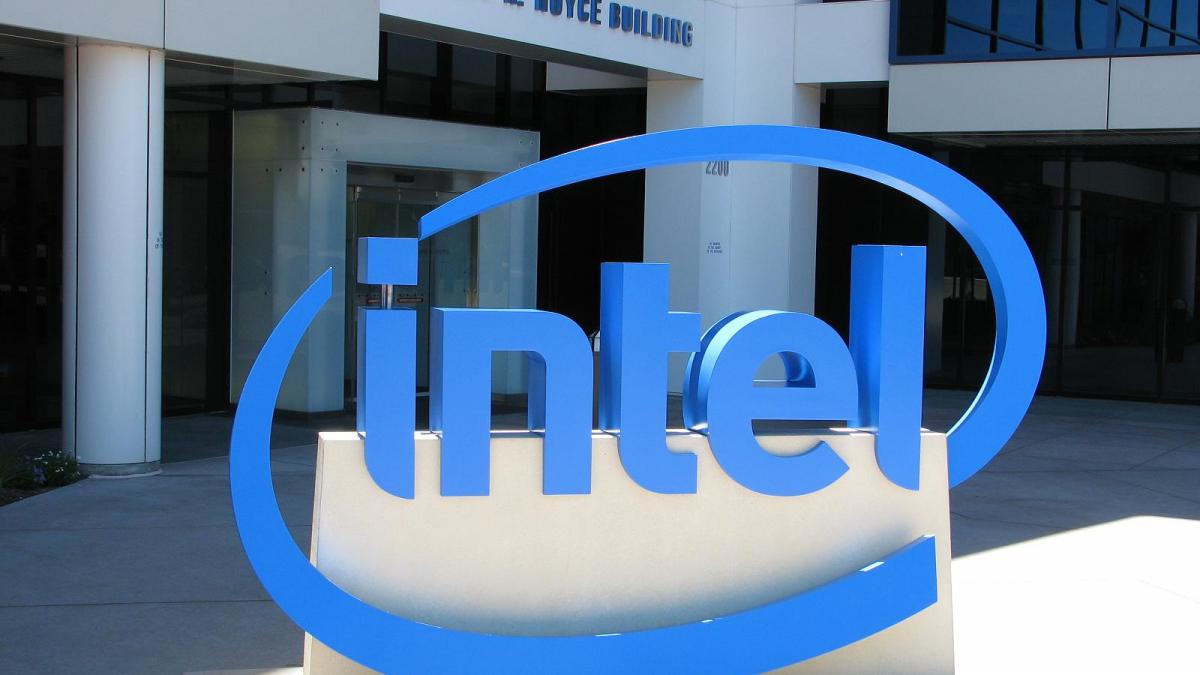 Intel va concedia 12.000 de angajaţi, din cauza declinului vânzărilor de PC-uri 