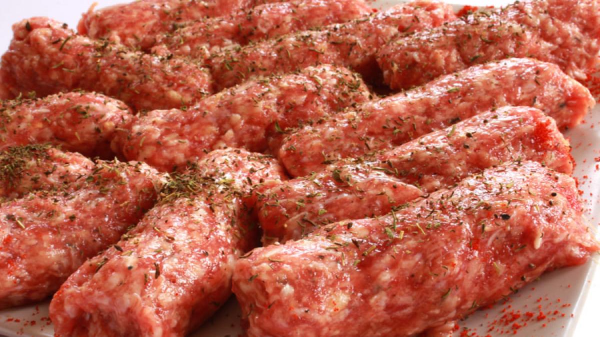 Ce conțin cu adevărat micii din comerț. Câtă carne au