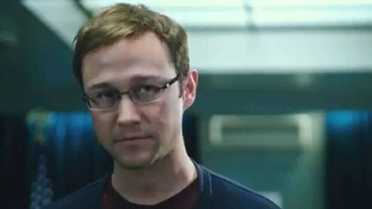 povestea lui edward snowden transpusa in film de oliver stone