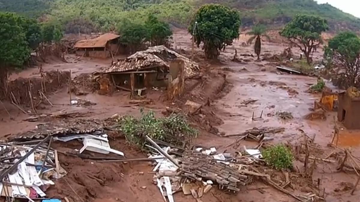 video cum arata zona distrusa din brazilia pentru care bhp billiton trebuie sa plateasca o despagubire de 30 miliarde de lire sterline