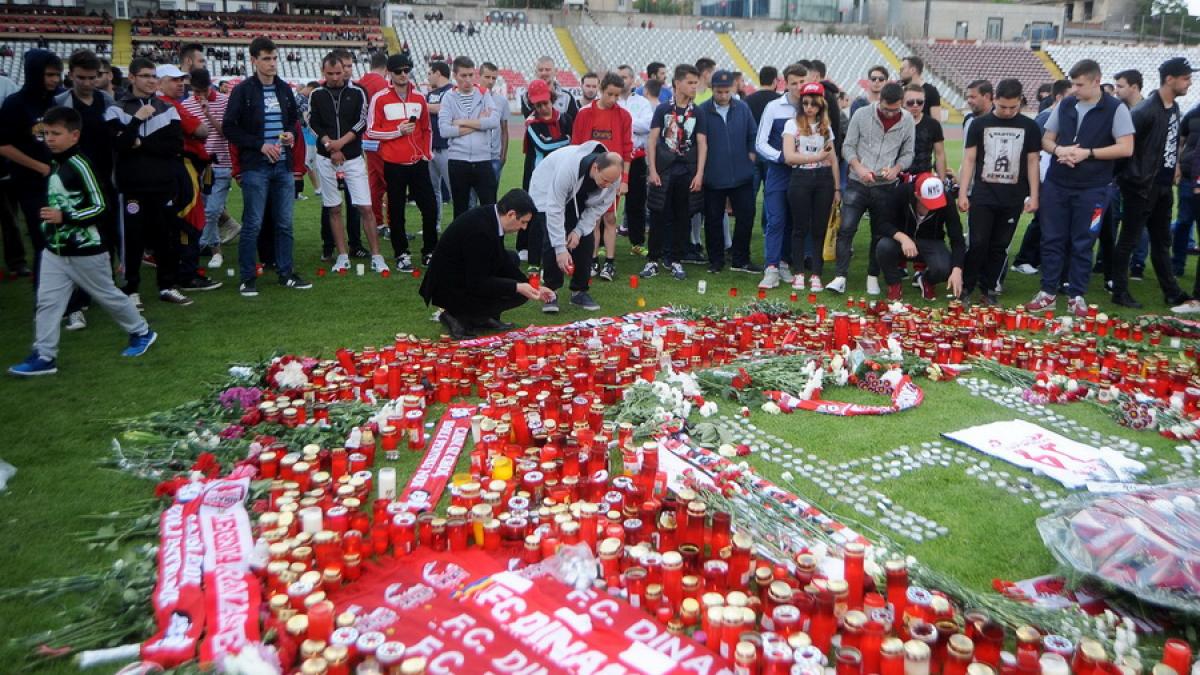 GALERIE FOTO - Terenul de fotbal de pe stadionul Dinamo, loc de priveghi pentru Patrick Ekeng