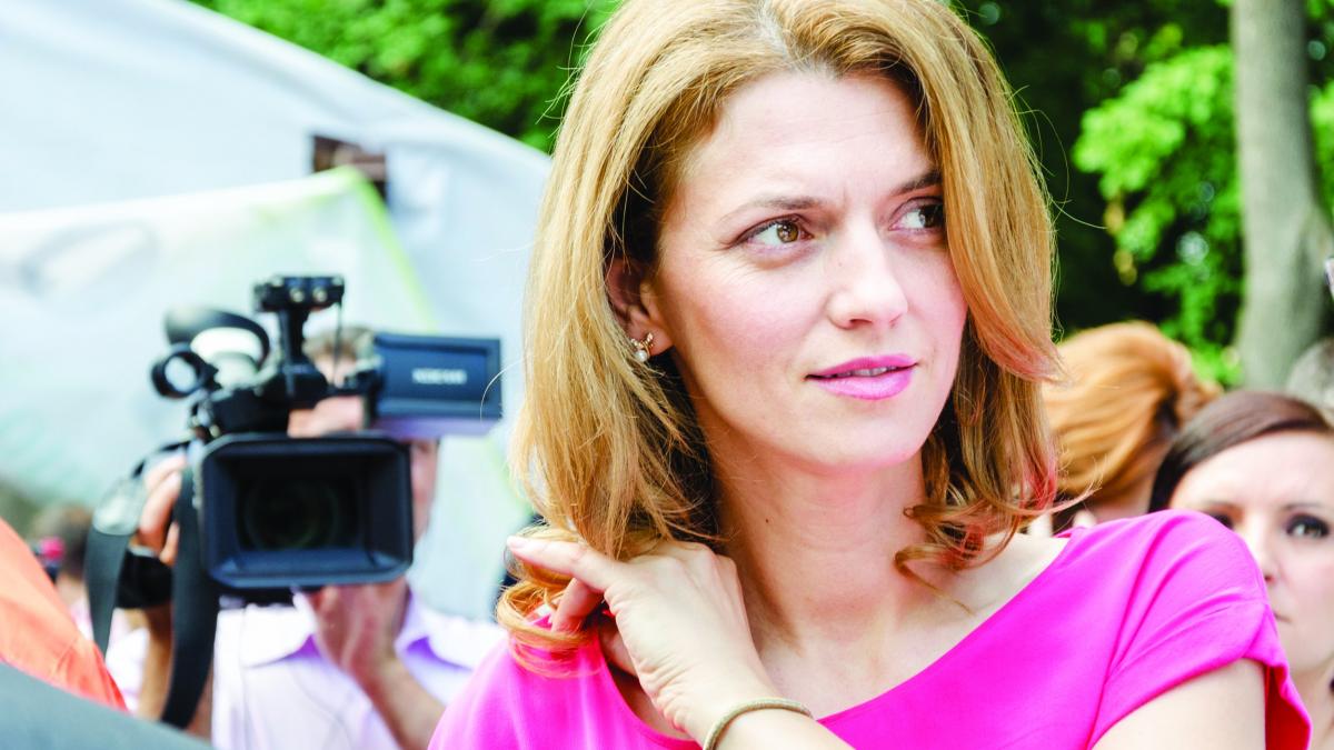 Alina Gorghiu se întoarce la partid la o săptămână după ce a devenit mămică