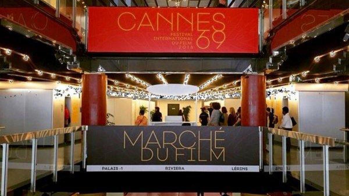 CANNES 2016 Premiul pentru regie, acordat ex-aequo regizorilor Cristian Mungiu şi francez Olivier Assayas