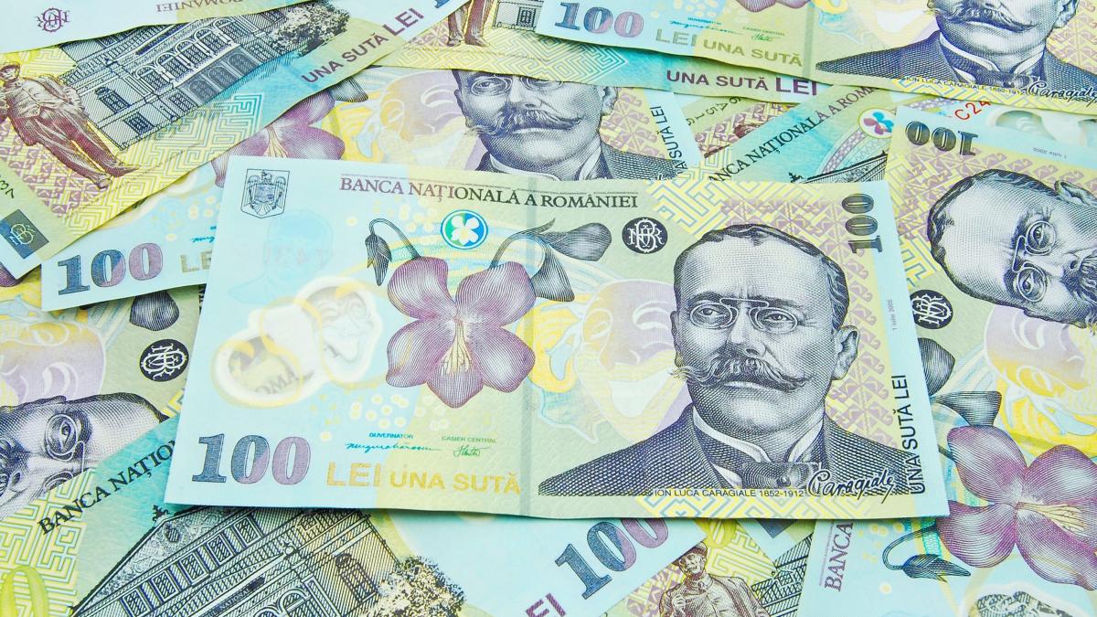 Peste 6 milioane de români cotizează degeaba la pensii
