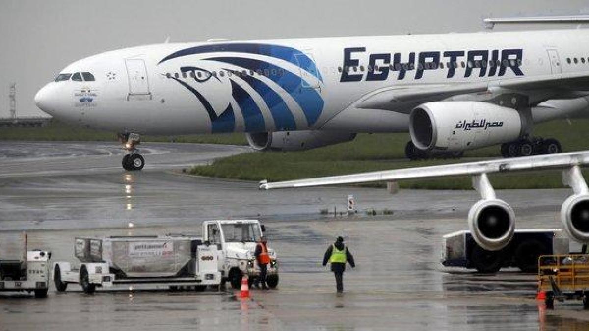 Rămăşiţele umane descoperite sugerează o explozie la bordul avionului EgyptAir prăbuşit