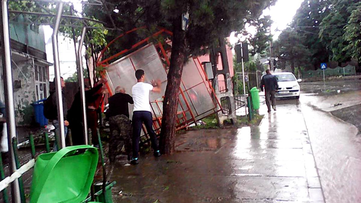 O tornadă a făcut prăpăd la Niculițel, Tulcea
